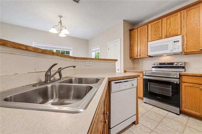 Building Photo - 3852 Roxfield Dr NE