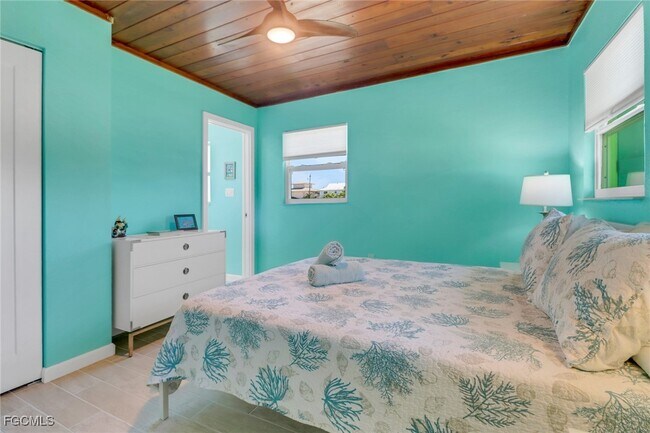 Building Photo - 2567 Cay Cove