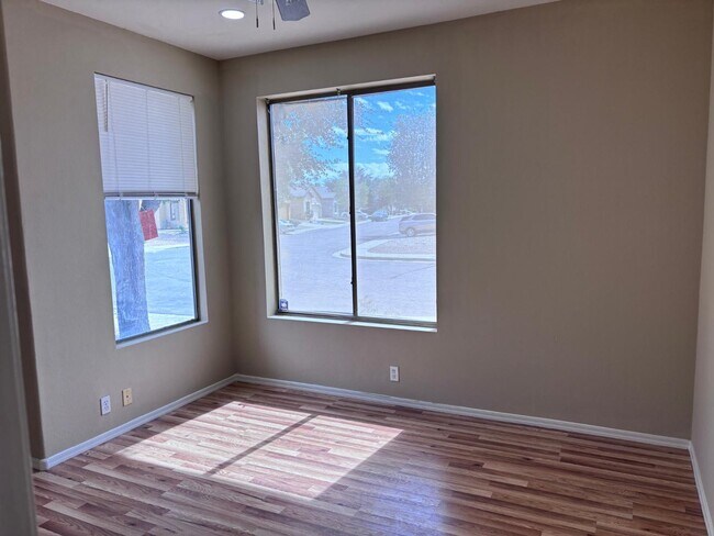 Building Photo - 2720 E Hulet Dr