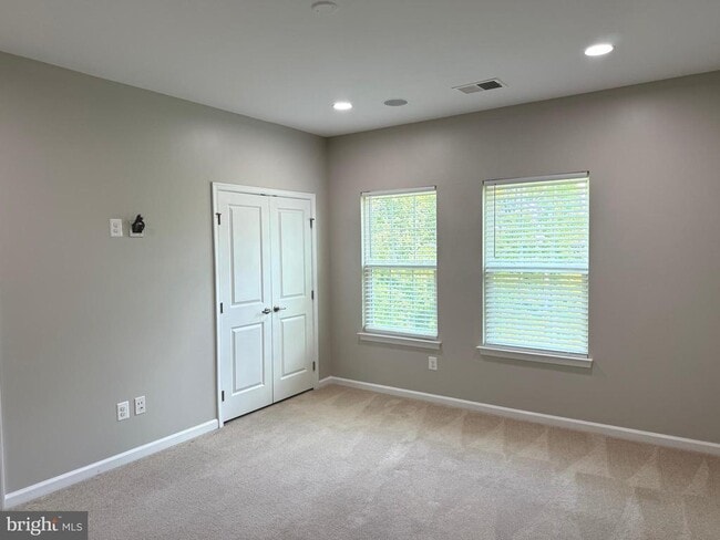 Building Photo - 139 Streamview Dr