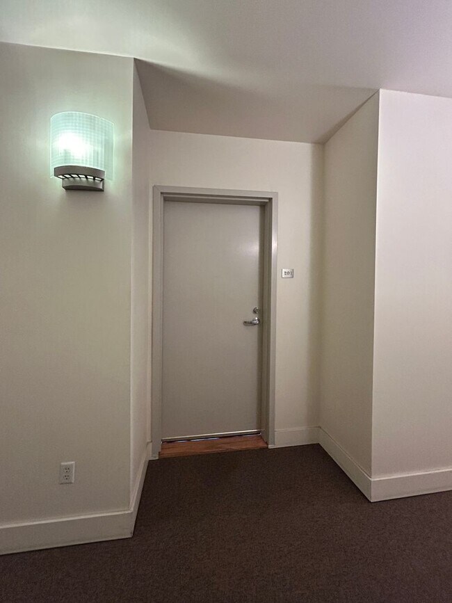 Building Photo - 371 30th St