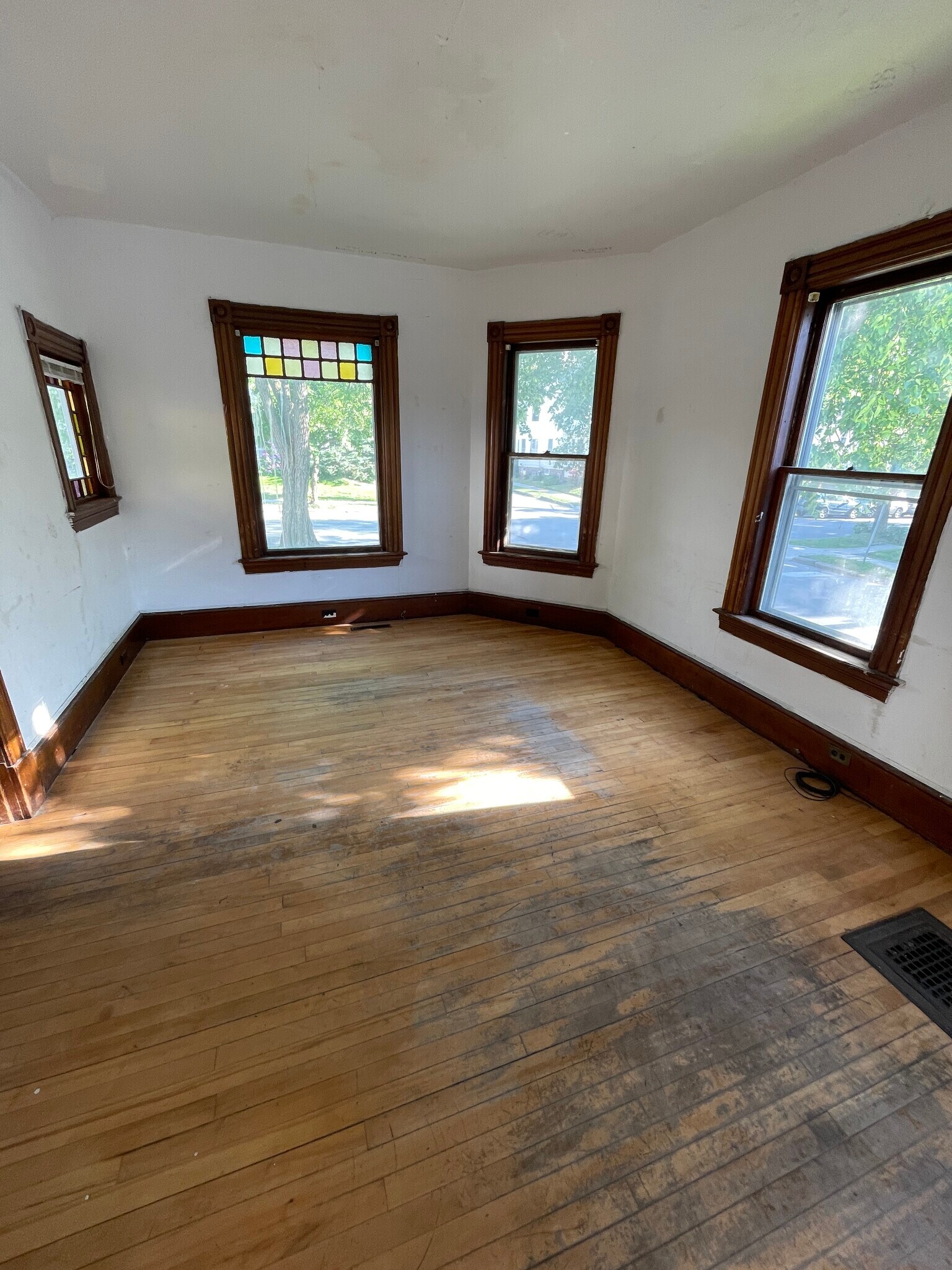 Building Photo - 108 Buell St