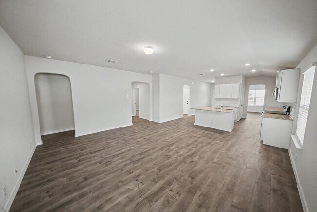 Building Photo - Like-New Cibolo Home with Flexible Living Space - Realtor Commission: $500
