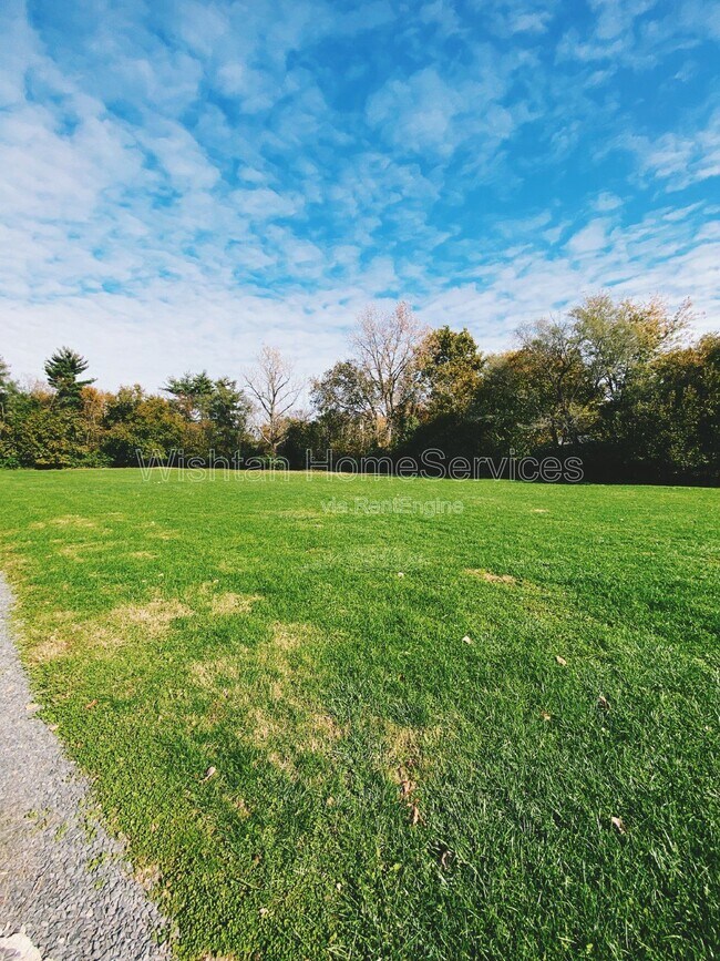 Building Photo - 204 Charleston Blvd