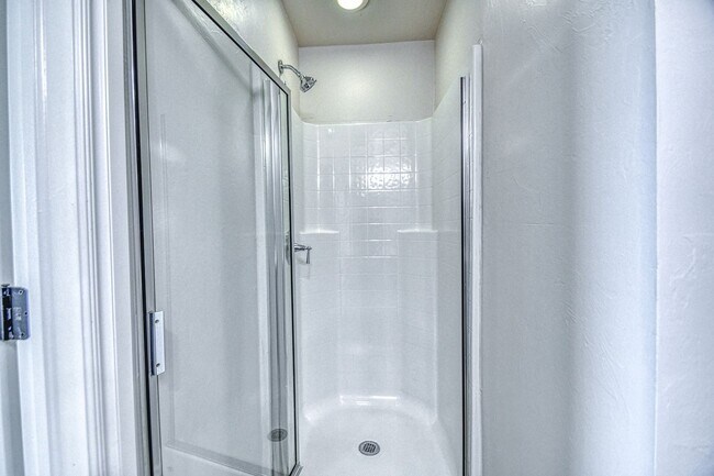 Building Photo - Newly Remodeled Three Bedroom with a Water...