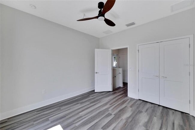 Building Photo - 833 Calla Terrace N