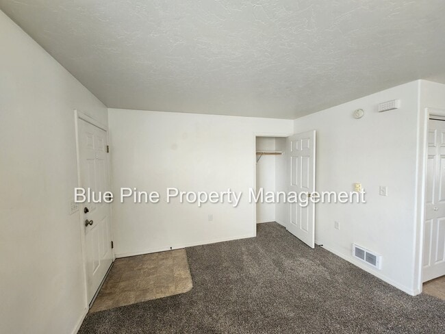 Building Photo - 952 Anne St