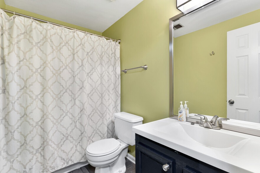 Building Photo - 6376 Chimney Wood Ct