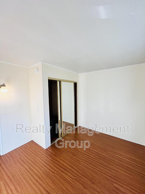 Building Photo - 246 Loma Vista Pl