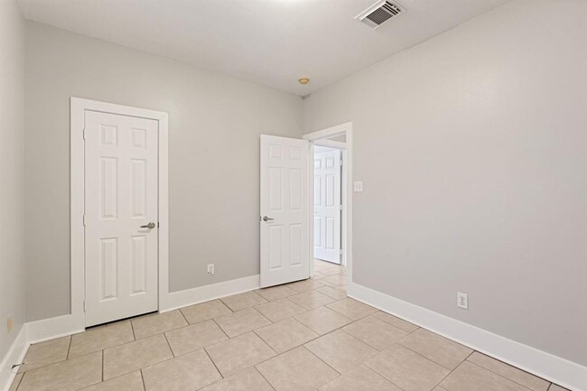 Building Photo - 16727 Sonoma Del Norte Dr