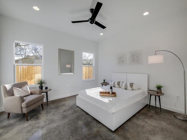 Building Photo - 5600 William Holland Ave