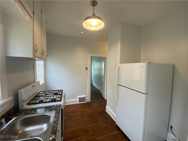 Building Photo - 857 E 188th St