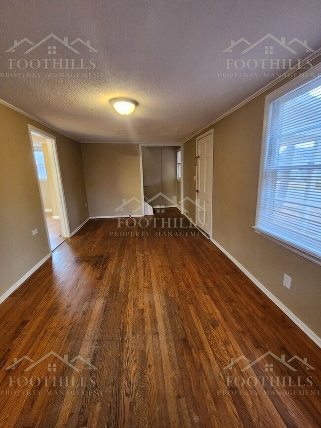 Building Photo - 202 William St