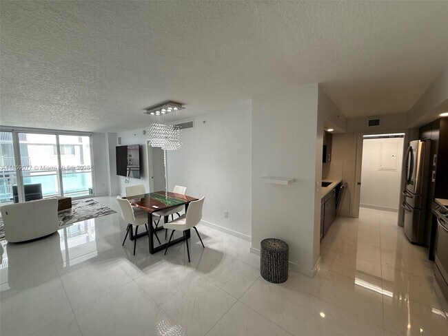 Building Photo - 6917 Collins Ave