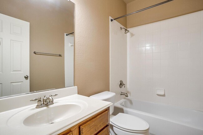 Building Photo - Amazing Well Maintained 3 Bedroom, 2 Bath Home in Euless Gated Community- 76039- Grapevine-Colley...