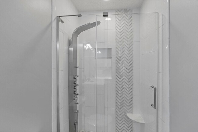 Building Photo - 5399 Thornburg Ct