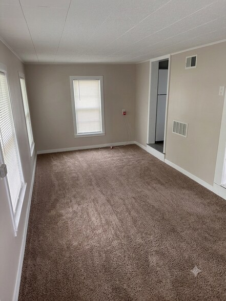 Building Photo - 157 Telyea St