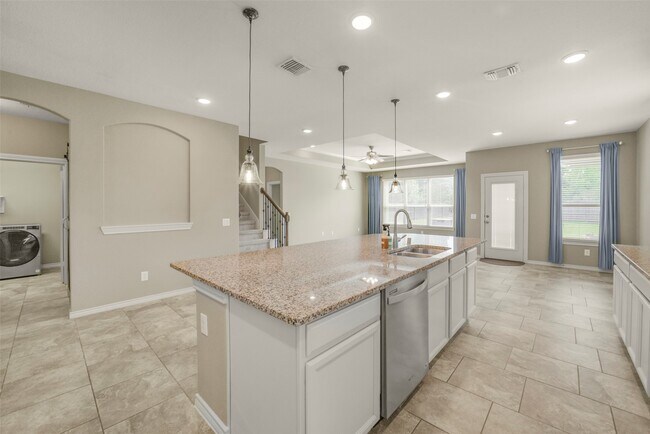 Building Photo - 9651 Thimbleweed Dr