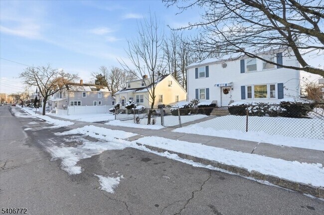 Building Photo - 88 Mitchell St