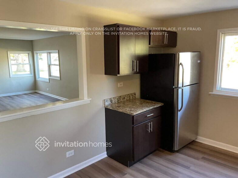 Building Photo - 715 E Le Moyne Ave