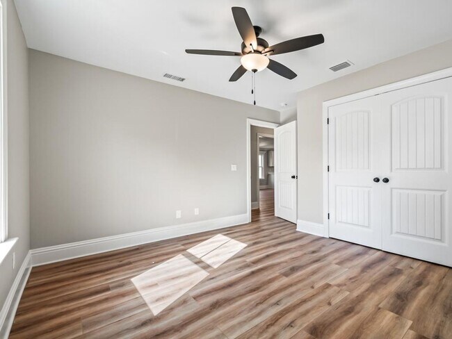 Building Photo - Spooktacular 3 Bedroom Available in Wakull...