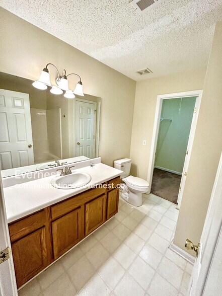 Building Photo - 416 Commons Dr