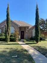 Building Photo - 8200 Kings Ridge Rd