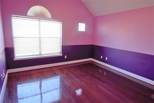 Building Photo - 9810 Marlink