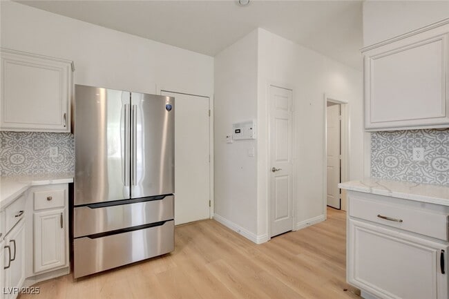 Building Photo - 10808 Wallflower Ave