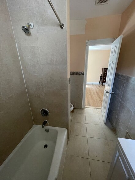 Building Photo - 3215 Summer St