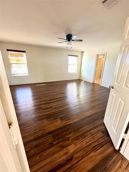 Building Photo - 4900 Meadow Trails Dr