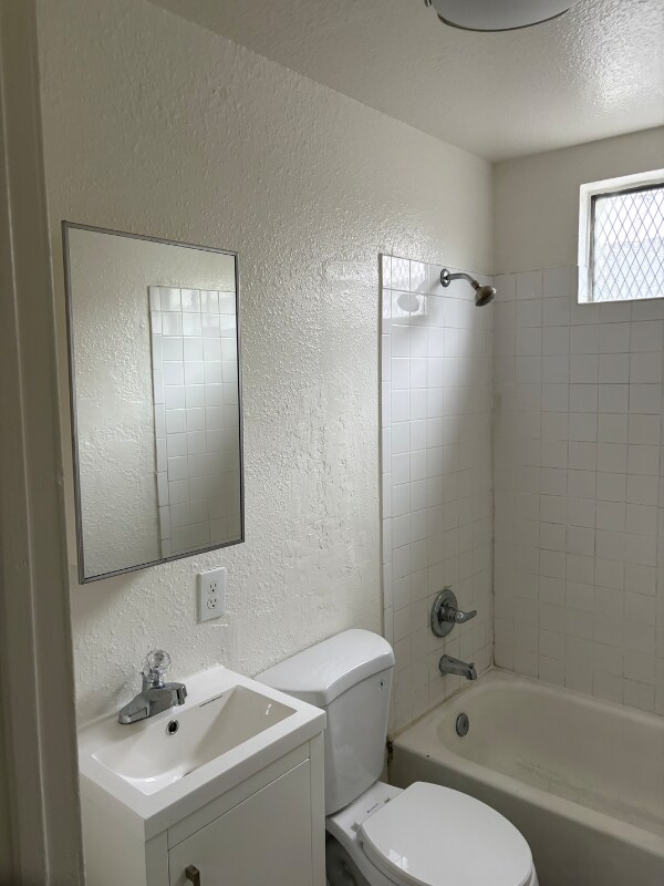 Building Photo - 9605 S Avalon Blvd