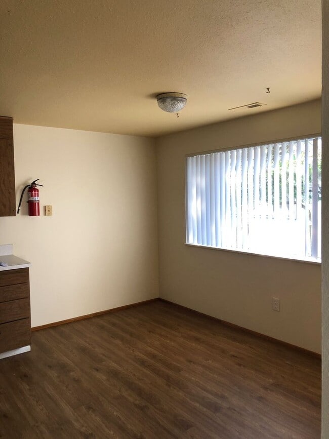 Building Photo - Spacious NW Corvallis Duplex - 3 Bedroom 1...
