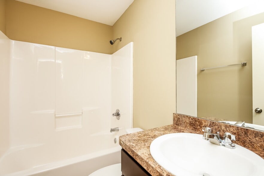 Building Photo - 466 Hill Crest Cir