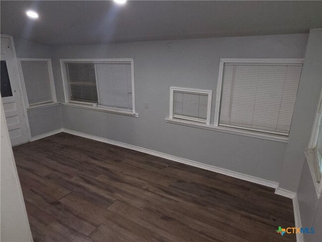 Building Photo - 921 Duval Ct