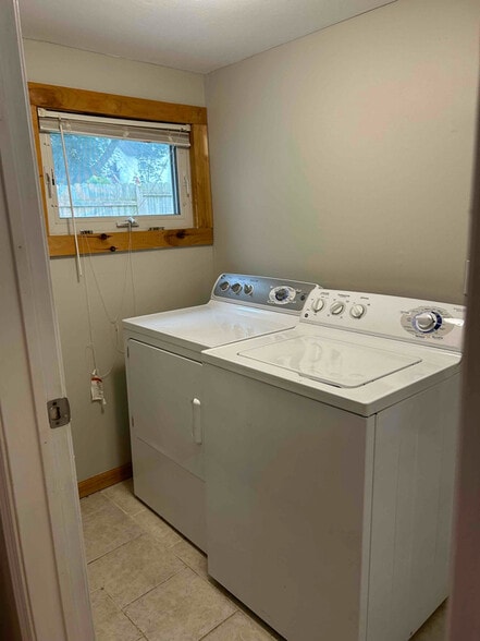 Building Photo - 108 E Albany St