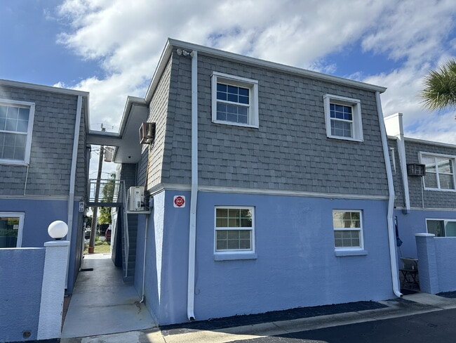 Building Photo - Riverside Community Essex House