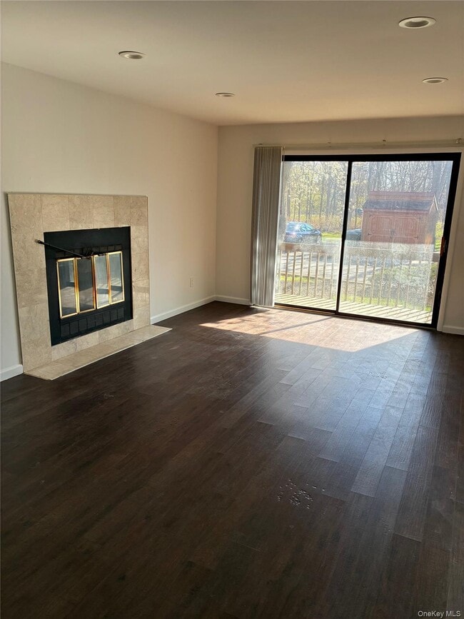 Building Photo - 401 Town Hill Condominium