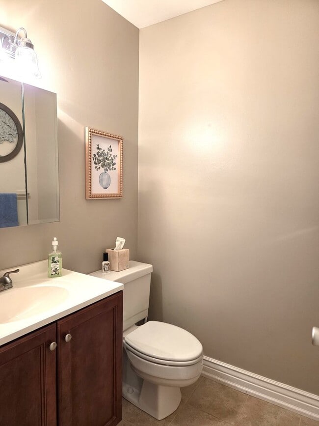 Building Photo - Adorable Furnished One Bedroom in Vista Ga...