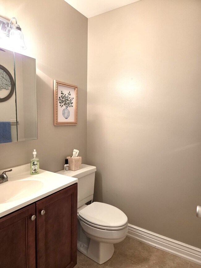 Building Photo - Over 55 Community! Adorable Furnished One Bedroom in Vista Gardens