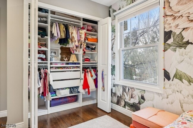 Building Photo - 3-11 Lyons Ave