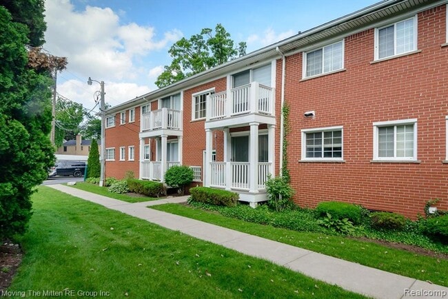 Building Photo - 487 N Eton St