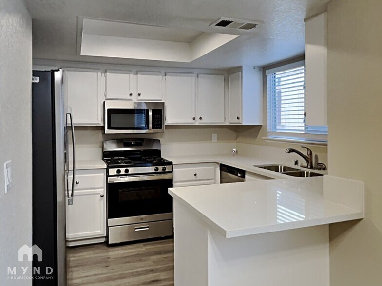 Building Photo - 5825 Goodsprings Ct