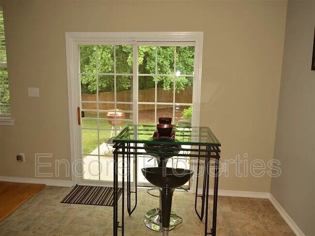 Building Photo - 6225 Saybrooke Dr