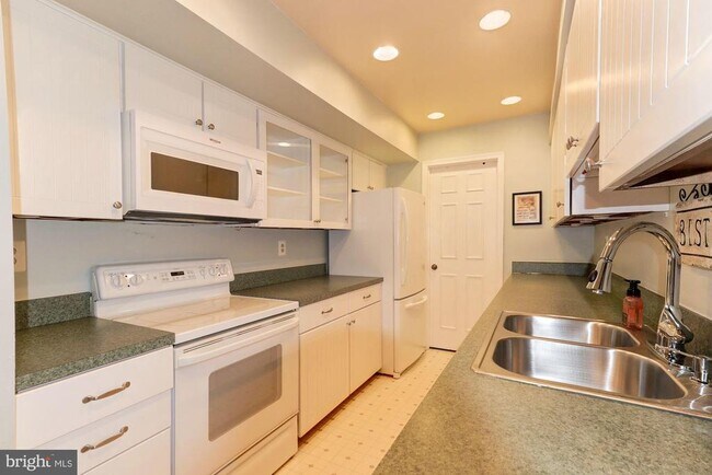 Building Photo - 10195 Ashbrooke Ct