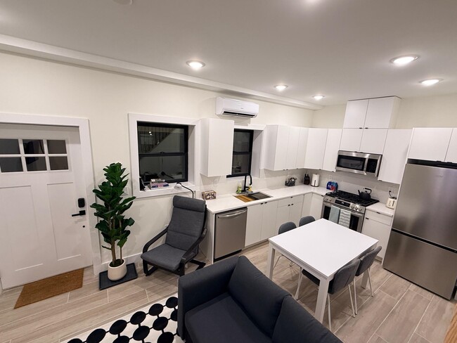 Building Photo - 27 Graham St