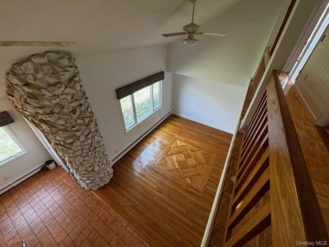 Building Photo - 2581 Roanoke Ave