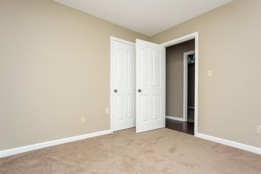 Building Photo - 7470 Jennifer Dr