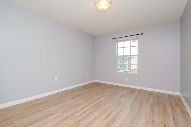 Building Photo - 1BR + Den Condo with Exclusive Move-In Incentive