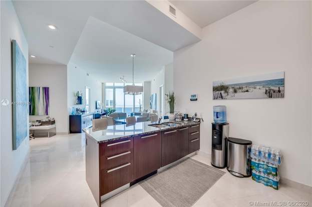 Building Photo - 15811 Collins Ave